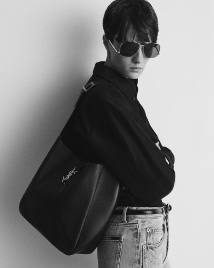 LE 5 À 7 SUPPLE LARGE IN SMOOTH LEATHER